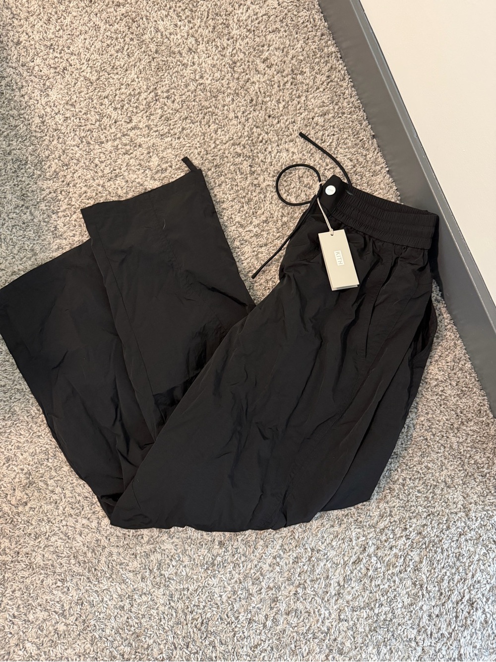 Wrinkle nylon Mercer 8 pant -black